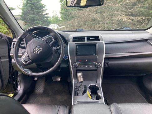 Used 2015 Toyota Camry XLE w/ Moonroof Package image 7