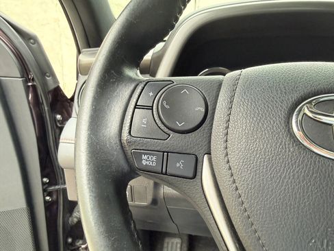 Used 2018 Toyota RAV4 SE image 21