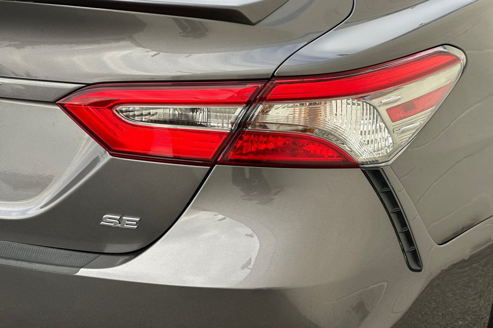Used 2018 Toyota Camry SE FWD image 35