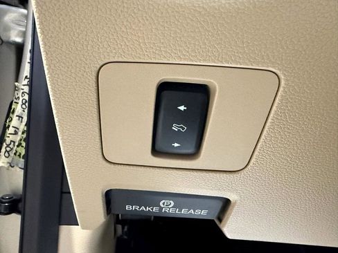 Used 2018 Ford F350 Lariat w/ Chrome Package image 25