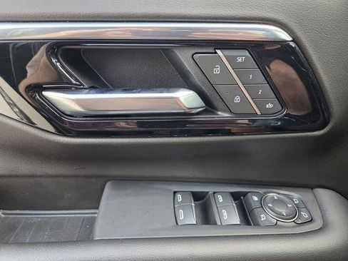 Used 2025 Chevrolet Tahoe High Country AWD/4WD image 19