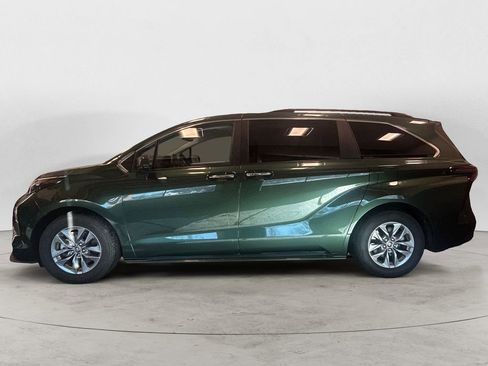 Certified 2024 Toyota Sienna XLE image 2