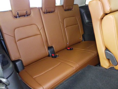 Used 2025 Nissan Pathfinder Platinum w/ Cargo Package FWD image 21