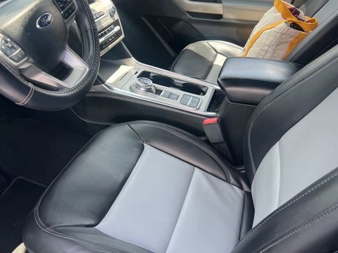 Used 2023 Ford Explorer XLT w/ Equipment Group 202A RWD image 2