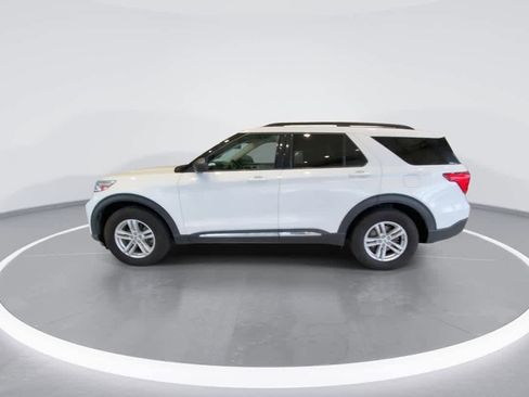 Used 2020 Ford Explorer XLT w/ Equipment Group 202A AWD/4WD image 5