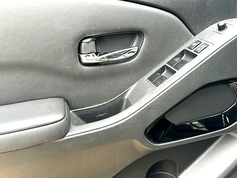 Used 2023 Nissan Frontier SV w/ Midnight Edition Package image 16