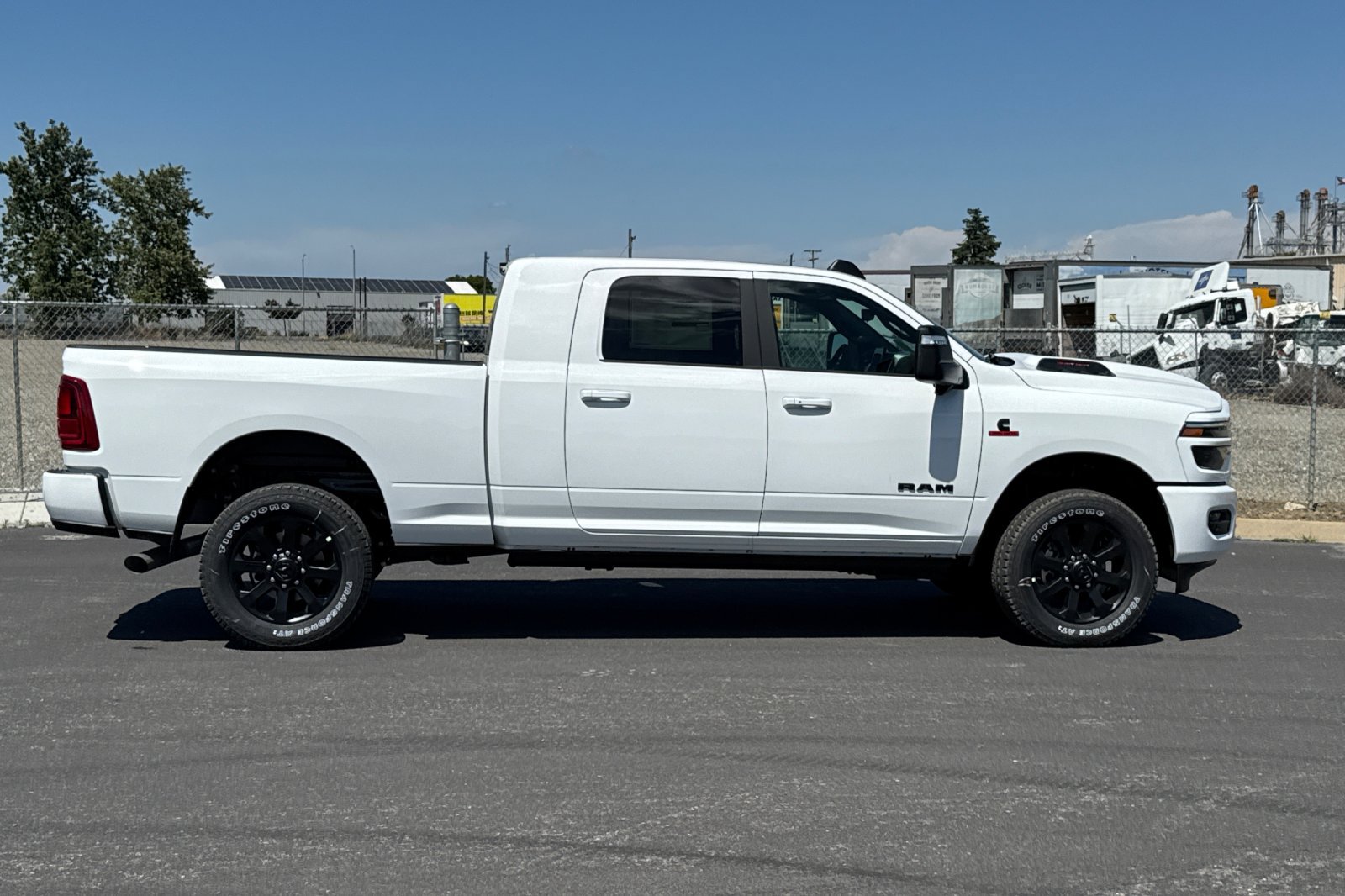 New 2026 RAM 2500 Laramie AWD/4WD image 2