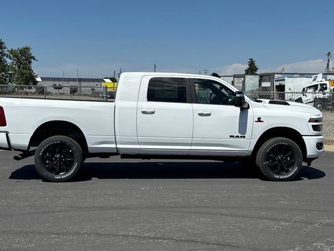 New 2026 RAM 2500 Laramie AWD/4WD image 2