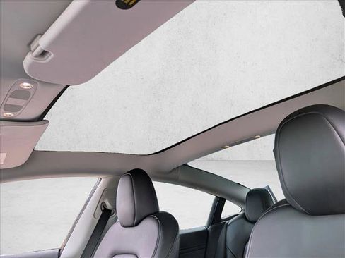 Used 2023 Tesla Model 3 Standard Range image 16