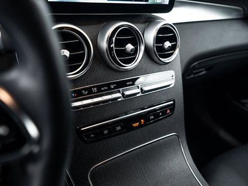 Used 2022 Mercedes-Benz GLC 300 4MATIC image 11