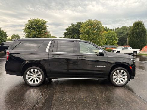Used 2022 Chevrolet Suburban Premier AWD/4WD image 6