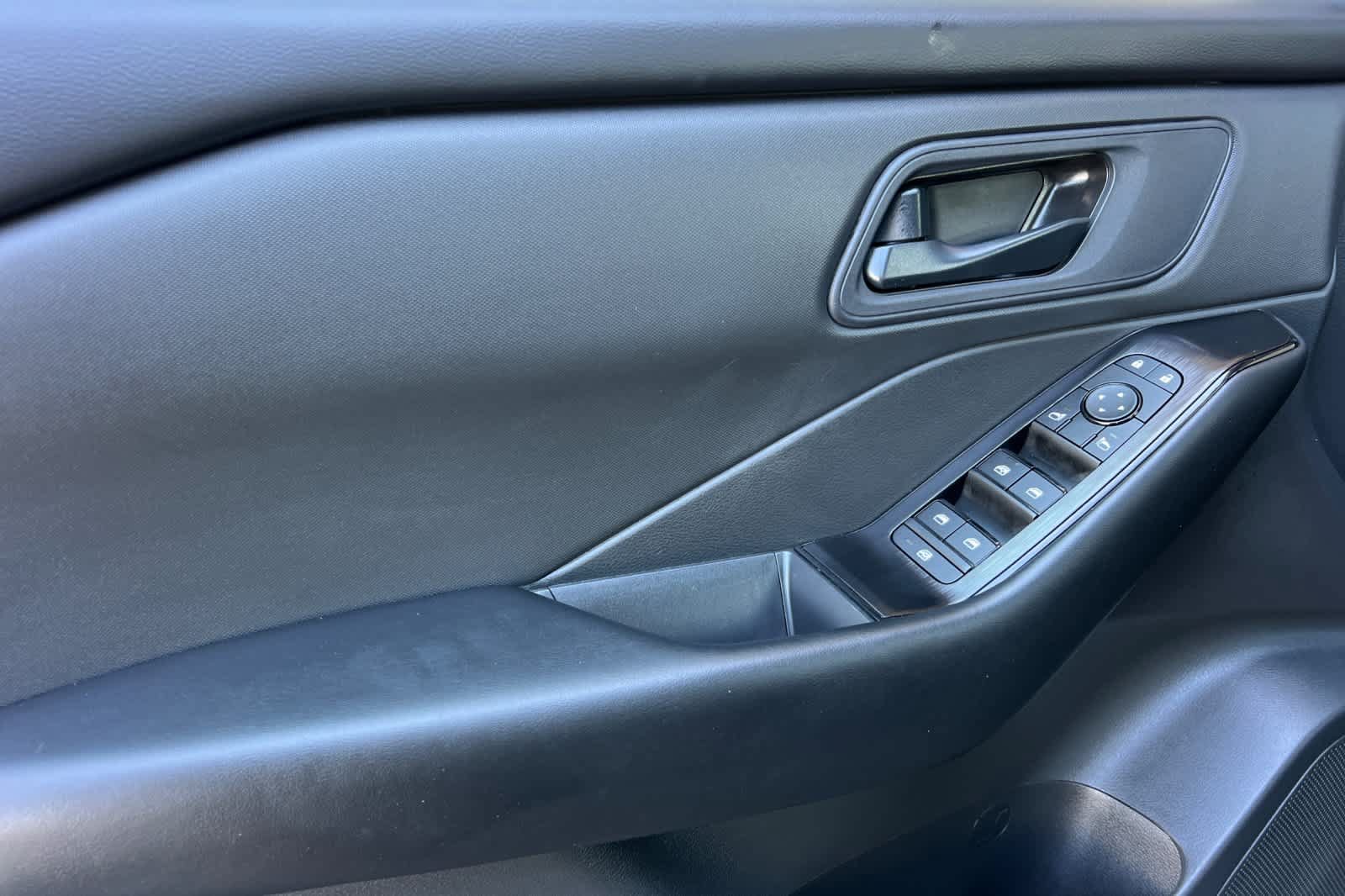 Used 2026 Nissan Rogue S FWD image 12