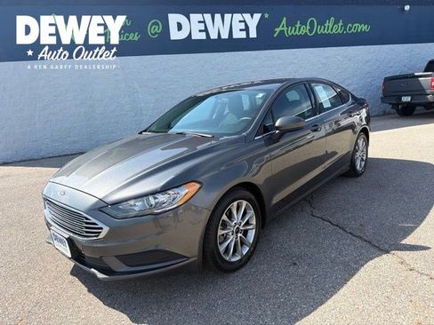 Used 2017 Ford Fusion SE FWD image 1