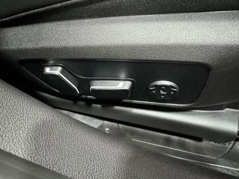 New 2026 BMW 330i xDrive Sedan w/ Premium Package AWD/4WD image 21