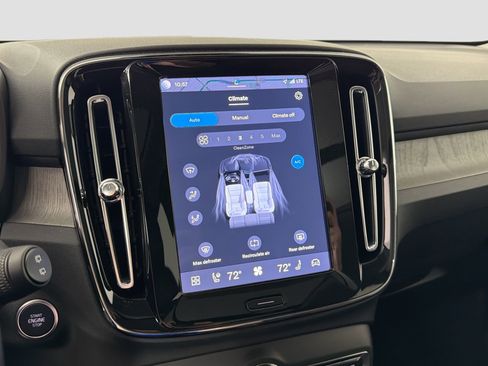 Certified 2025 Volvo XC40 B5 Core image 15