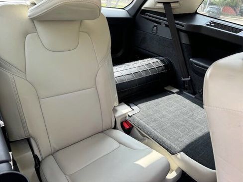 Used 2016 Volvo XC90 T6 Momentum w/ Momentum Plus Package image 28