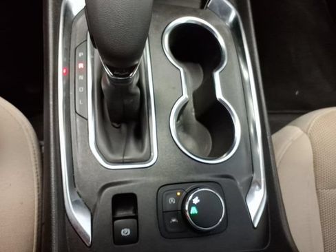 Used 2022 Chevrolet Traverse LS FWD image 21
