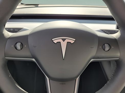 Used 2024 Tesla Model Y Long Range image 36