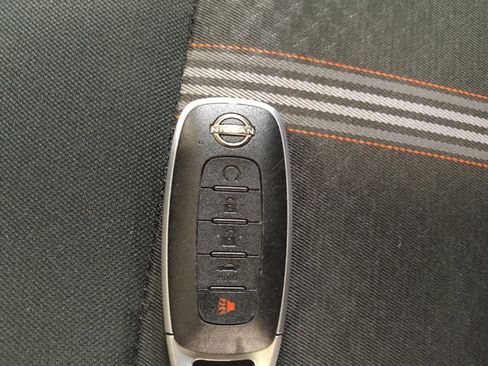 Used 2024 Nissan Versa SR FWD image 32