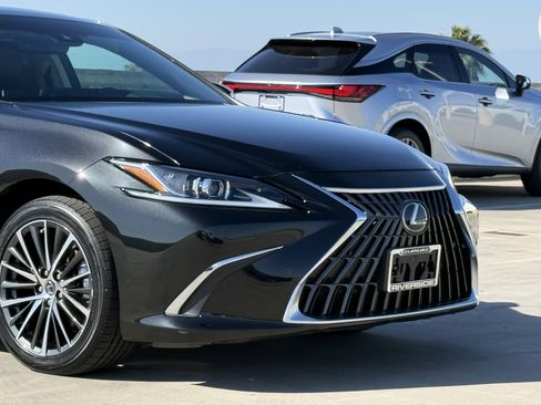 Certified 2025 Lexus ES 300h w/ Premium Package FWD image 3