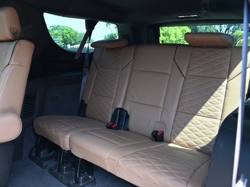 Used 2021 Cadillac Escalade ESV Sport AWD/4WD image 21
