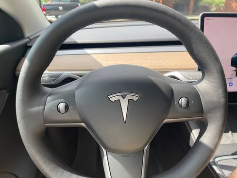 Used 2022 Tesla Model Y Long Range AWD/4WD image 17