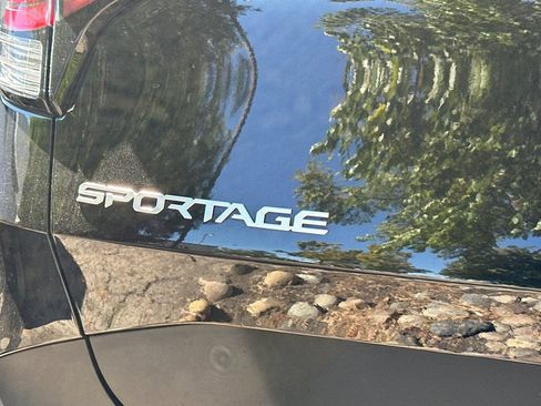Used 2023 Kia Sportage EX AWD/4WD image 7