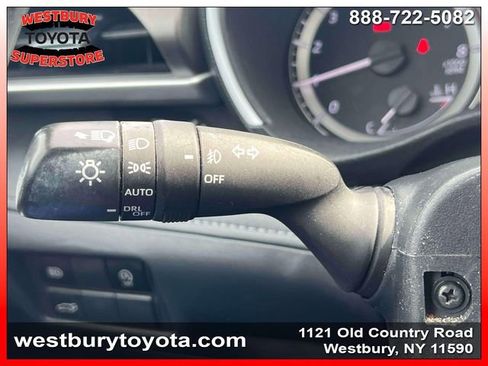 Used 2023 Toyota Highlander XLE image 26