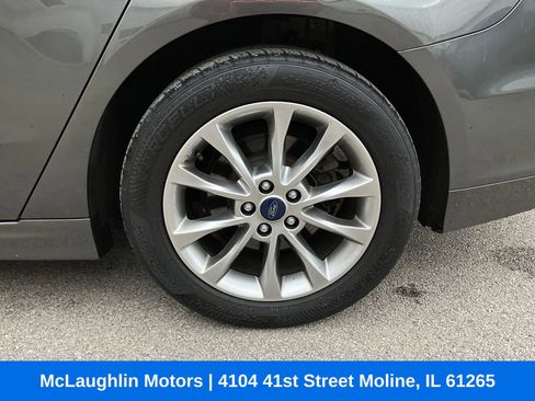 Used 2017 Ford Fusion SE w/ Fusion SE Technology Package FWD image 15