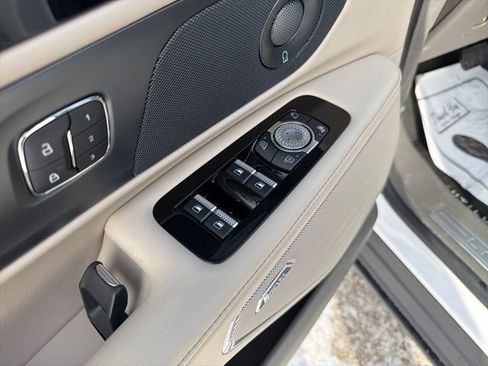 Used 2025 Lincoln Nautilus Reserve image 24