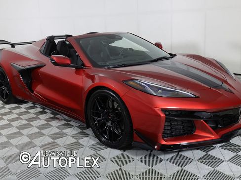 Used 2025 Chevrolet Corvette Z06 RWD image 3