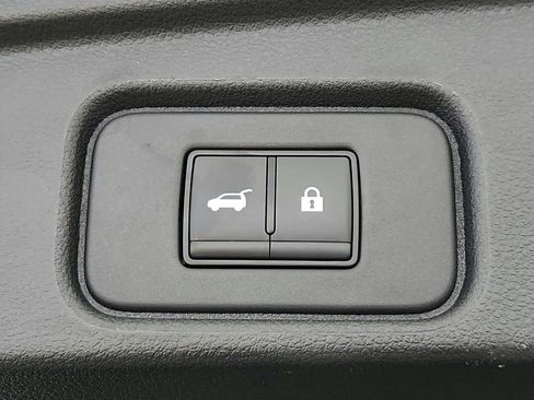 Used 2024 Nissan Pathfinder Platinum w/ Cargo Package image 33