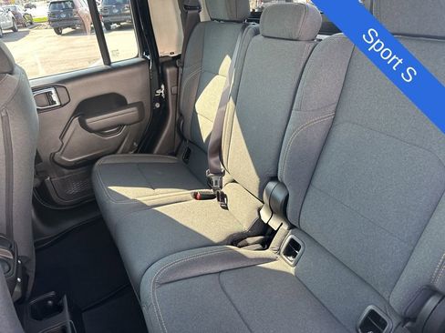 Used 2025 Jeep Gladiator Sport AWD/4WD image 21