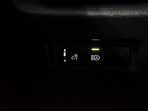 Used 2025 Toyota RAV4 XLE FWD image 24