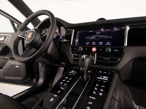 New 2026 Porsche Macan S image 25