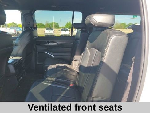 Used 2024 Jeep Wagoneer Series II w/ Flexible Seating Group image 18