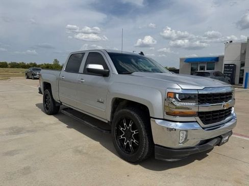Used 2018 Chevrolet Silverado 1500 LT w/ Texas Edition RWD image 4