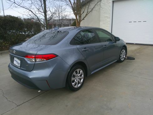 Used 2023 Toyota Corolla LE image 3