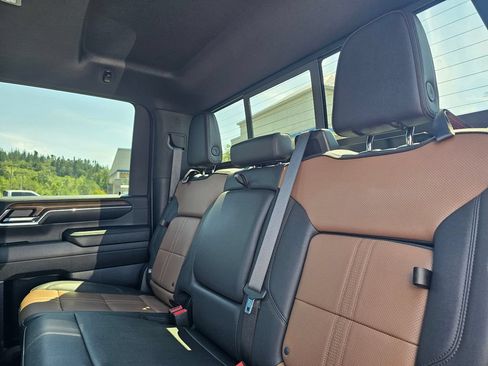 Used 2024 Chevrolet Silverado 3500 High Country w/ High Country Premium Package AWD/4WD image 17