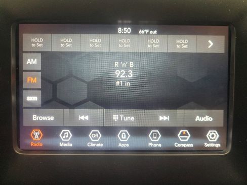 Used 2019 Jeep Cherokee Latitude w/ Popular Appearance Group AWD/4WD image 25