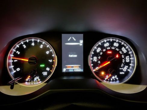 Used 2022 Toyota RAV4 XLE Premium image 17