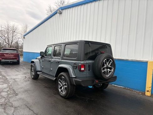Used 2024 Jeep Wrangler Unlimited image 6