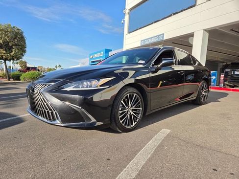 Used 2025 Lexus ES 300h w/ Premium Package FWD image 2