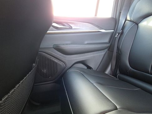 New 2025 Jeep Grand Cherokee Limited image 11