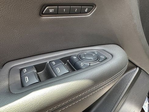 Used 2025 Cadillac XT6 Sport w/ Technology Package image 10