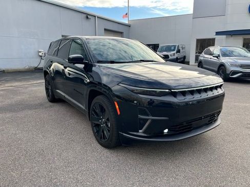 Used 2024 Jeep Wagoneer Launch Edition image 4