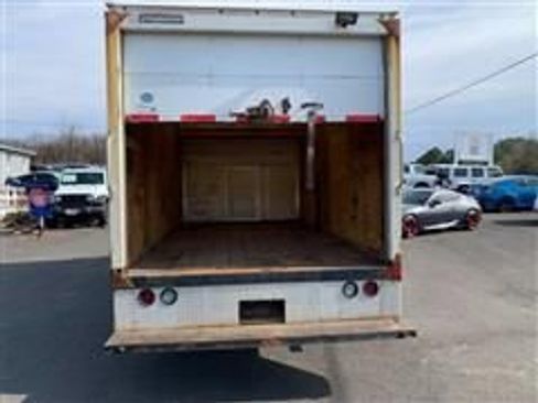 Used 2016 Chevrolet Express 3500 image 29