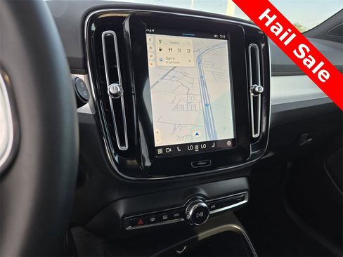 Used 2024 Volvo XC40 B5 Core image 13