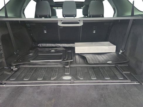 Used 2020 Land Rover Discovery HSE image 30