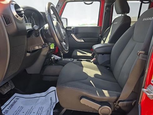 Used 2018 Jeep Wrangler Unlimited Sahara AWD/4WD image 14